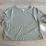 Athleta  Breezy Serene Tee NWT size XL Photo 2