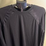 Onzie  Flow black mesh details long sleeve shirt, size ML Photo 2