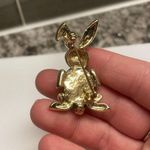 Brooch Pin Gold Tone / Green Carved look Photo 3