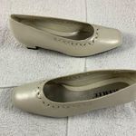 Jubilee Cara Cut out camp pump vintage Bone Shoe Size 9.5 Photo 2