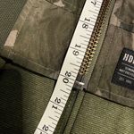 Harley Davidson Women's Camo Cropped Windbreaker Jacket in Green Size Large Photo 10