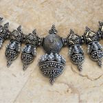 Handcrafted Indian Necklace With Pearls and Crystals Photo 2
