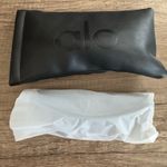 Alo Yoga Sunglasses Photo 5