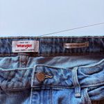 Wrangler ‎ Mid-Rise Vintage Denim Shorts Frayed Hem Light Wash Blue Size 8 Photo 3