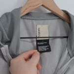 Vuori  Outdoor Trainer Shell Lightweight Windbreaker Running Jacket Light Gray S Photo 7