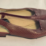 Trotters Lucy Womens Burgundy Narrow Slingback Flats Shoes 8N Bin2 Red Size 8 Photo 0