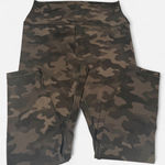 CRZ Yoga Camo print high-waisted capri leggings  Photo 0