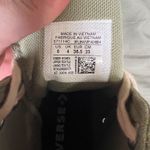 Converse  Lugged Hightops in olive green Photo 5