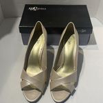 East 5th  Savannah Shoes. Size 9.5. Bone color. Photo 4