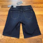 Wit & Wisdom Absolution Women’s 00 Dark Wash Jean Denim Shorts Mold and Hold Blue Photo 4