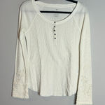 American Eagle  white Waffle henley top crochet sleeves Photo 0