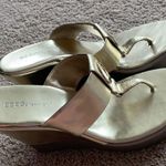 BCBGeneration Gold wedges Photo 0