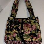 BLACK QUILTED FLORAL TOTE BAG
BUTTON EMBELLISHMENT CLOSURE
EXCELLENT CONDITION Photo 0