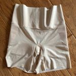 Maidenform  Flexees Cool Comfort Shapewear Shorty Booty Lift Light Nude Large Photo 0