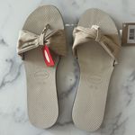 Havaianas NWT  Beige Thong Bow Sandals, Size EU 41-42 (US 11-12W) New w/Tag Photo 1