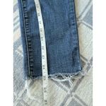 Levi's Classic Crop Jeans Frayed Hem Medium Wash Denim Women's Size 8 Photo 5