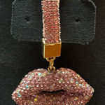 Sparkling Rhinestone Lip Keychain Photo 0