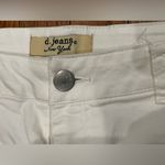 D. Jeans  Classic White Shorts Photo 1