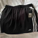 Adidas NWT  3 stripe skort size medium Photo 0