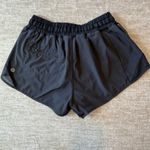 Lululemon Womens Hotty-Hot Black Running Shorts Lined 2.5 Inseam Size 4 Photo 2