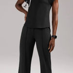 FIGS  Rosa FORMx Slim Crewneck Scrub Top in Black, Size Large Photo 0