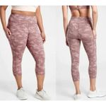 Athleta  Leggings Womens Large Tall Pink Camo Ultimate Stash Pocket Texture Capri Photo 1