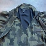 White House | Black Market Puff Sleeves Tue Neck Camo Blouse Size M Photo 4