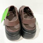 Crocs  Size 7 Brown STOMP FISHERMAN ICONIC COMFORT SANDAL SAMPLE NEW Photo 4