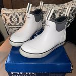 Huk Boots White Size 7 Photo 0