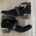 Isola  brand bootie 🖤 Photo 3