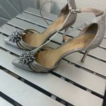 Badgley Mischka Silver Violette Crystal Pointed Stiletto High Heels SZ 1… Photo 6