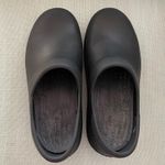 Crocs  Neria Pro II Clogs, Women's Size 7 Black Photo 4