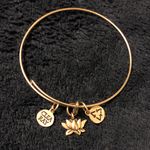 Clea Ray charm bracelet Photo 0