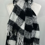 Source Unknown SCARF Chunky Plaid Black and White with fringe Photo 0