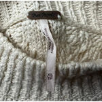 Free People  cable knit cropped pullover sweater, size XS. Photo 8
