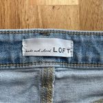 Loft Curvy Skinny Jeans Women’s Size 10P / 30 Light Wash Distressed Knee Raw Hem Photo 1