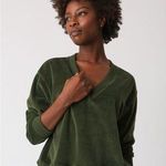 Electric & Rose Women's Ava Velour Sweatshirt Hunter Green Size S Photo 0