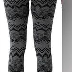 Woman’s Jaquard Fleece Lined Leggings black and gray size Large Photo 1
