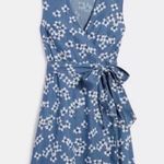 Draper James  Miranda Blue White Wrap Dress Floral Flower Denim Chambray Size 4 Photo 2