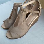 Journee Collection Kedzie Wedge Sandal size 6.5 Photo 8