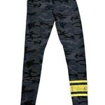 Sundry $69  Women's Gray Stretch Camo Print Skinny Jogger Sweatpants Size 1 Small Photo 0