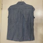 Alice + Olivia Sleeveless bue Denim button up shirt size XS Photo 3