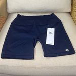 Alo Yoga NWT  Seamless Ribbed Favorite Short 5" Photo 3