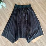 Boutique Black & Tan Pleated Skirt Photo 5