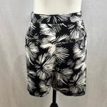 Ann Taylor  black and white burst print flat front shorts with pockets size 12 Photo 2