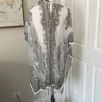 Stunning David and White Pattern Fringe Wrap Kimono Photo 2