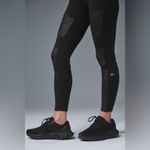 Alo Yoga  Black Moto 7/8 Leggings Size‎ XS Photo 2