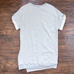 Pam & Gela • sweatshirt tunic short sleeve twisted neckline asymmetrical grey Photo 6