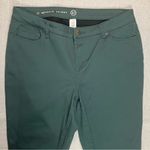 Westport  | Green Signature Fit Skinny Jeans | Size 12 Photo 2