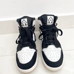 Nike Air Jordan Diamond Shoes Sneakers Size 6.5 Youth equivalent 8 women’s Photo 4